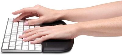 Kensington ErgoSoft İnce Kompakt Klavyeler için ErgoSoft Bilek Desteği Siyah K52801EU