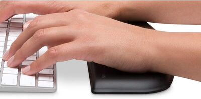 Kensington ErgoSoft İnce Kompakt Klavyeler için ErgoSoft Bilek Desteği Siyah K52801EU